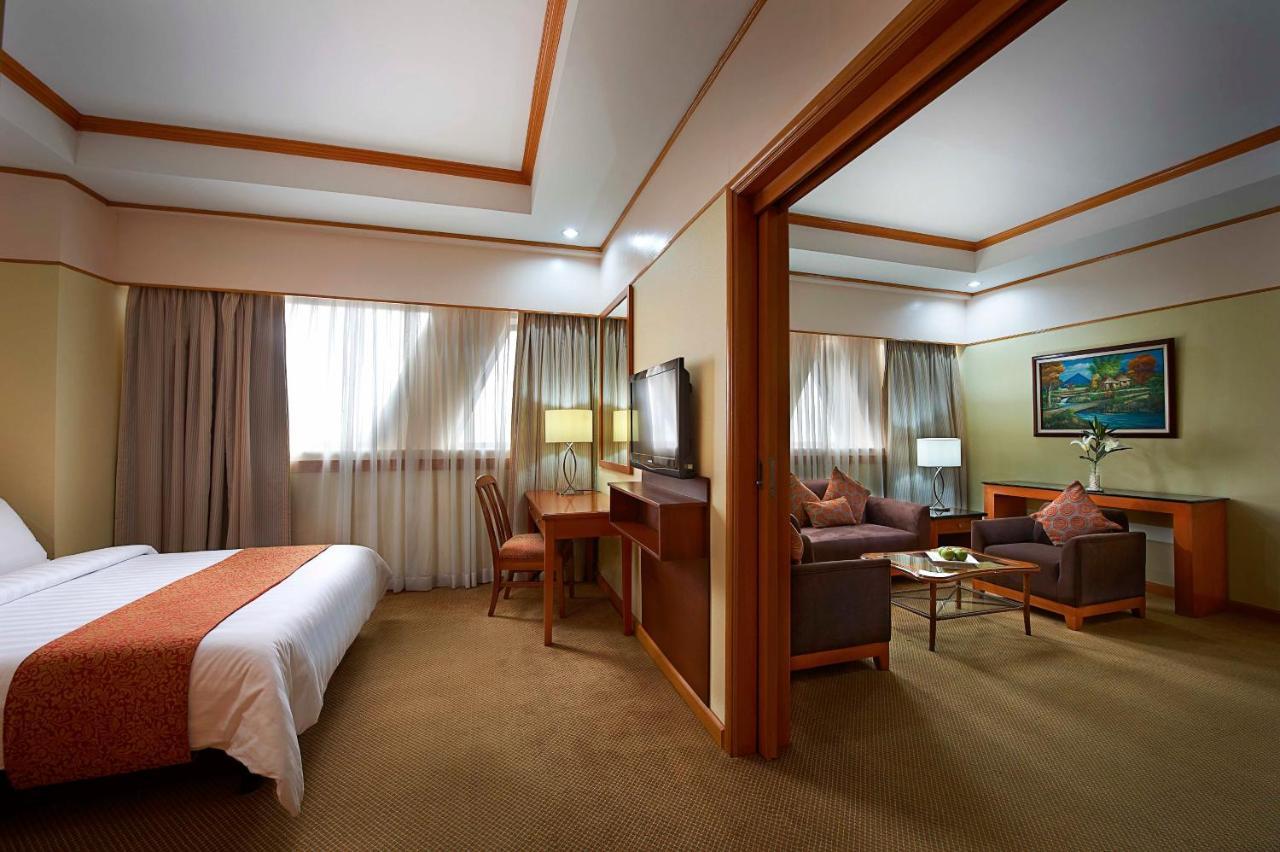 Hotel Berjaya Makati 3*